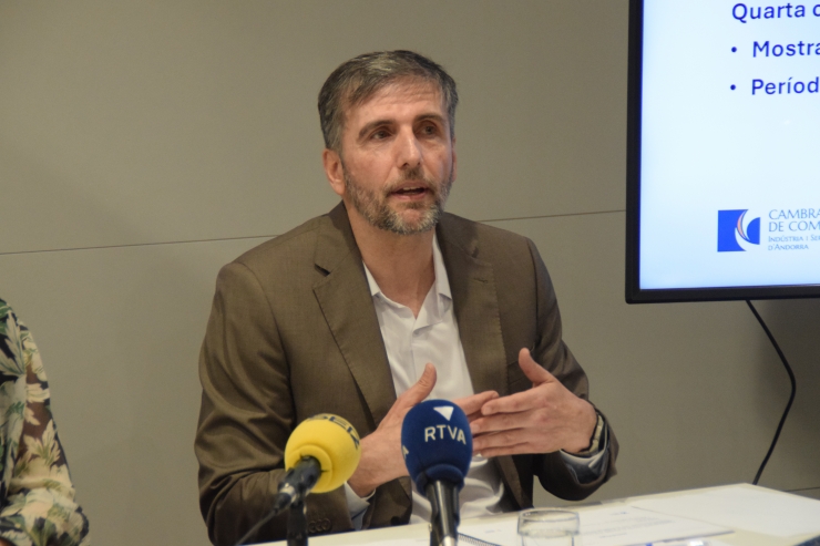 El director del grup de recerca sociològica d'Andorra Recerca i Innovació, Joan Micó, en roda de premsa.