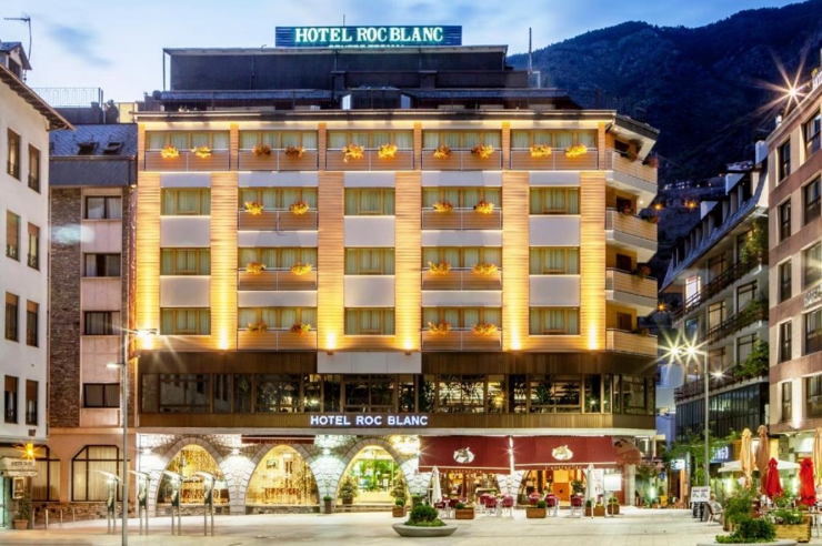Façana de l'Hotel Roc Blanc d'Escaldes-Engordany.