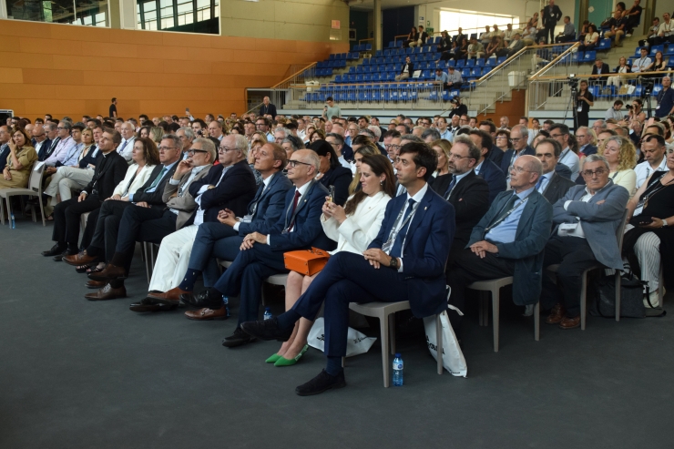 El públis assistent de la 36a edició de la trobada Empresarial al Pirineu, entre ells algunes autoritats del país andorrà.