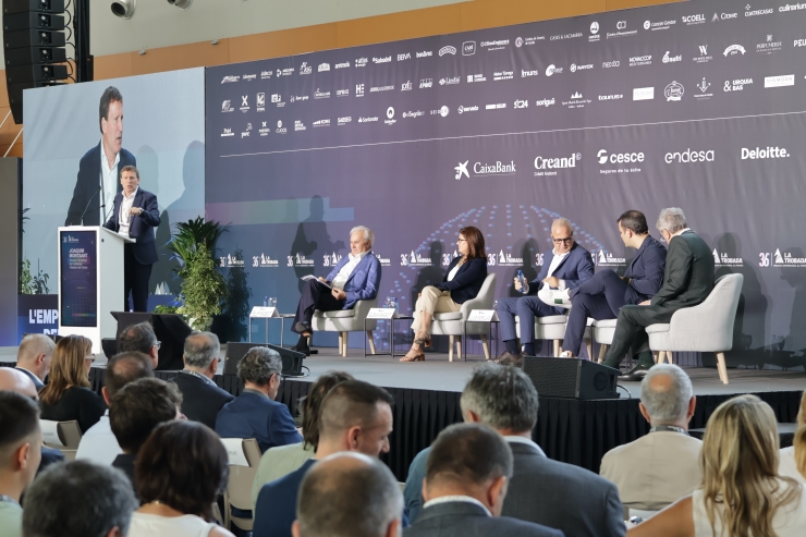 Un moment de la taula rodona 'Estratègies empresarials', a càrrec del president i la consellera delegada de Vèrtix, Felip i Elena Massot; i el president i el CEO de Morillas Brand Consultants, Lluís i Marc Morillas.
