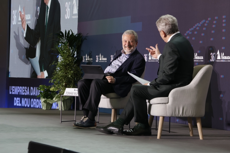 Un moment de l'entrevista al president de Caixabank, Tomás Muniesa, en el marc de la Trobada Empresarial al Pirineu.
