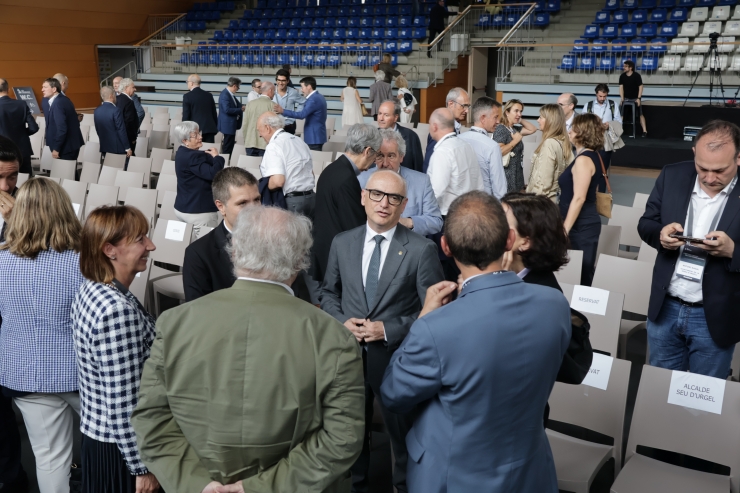 Al centre de la imatge el ministre de Finances, Ramon Lladós.