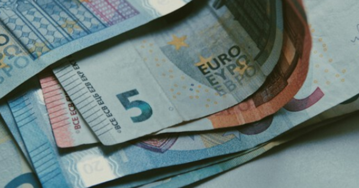 El salari medià puja a l'abril.