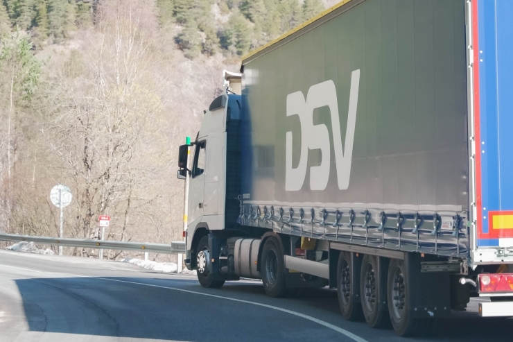 Un camió de mercaderies a la CG4.