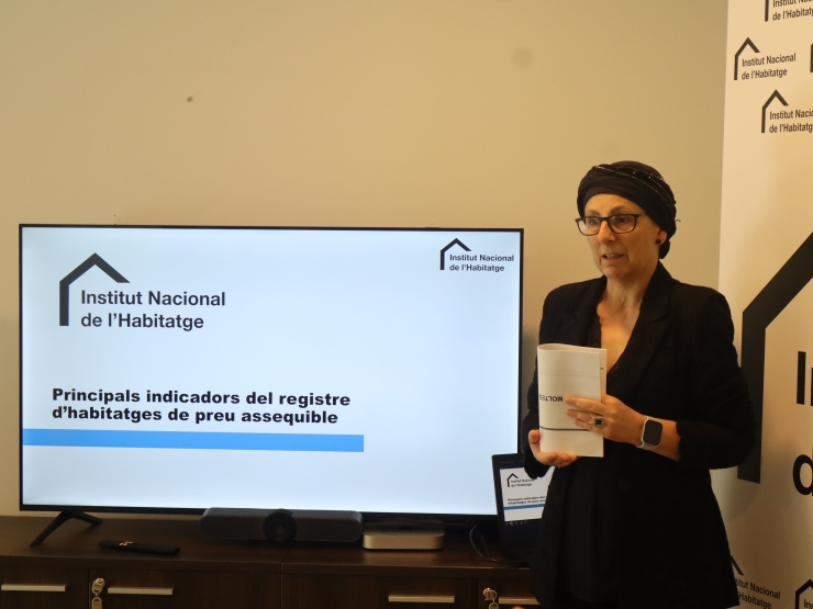 La directora de l'Institut Nacional de l'Habitatge, Marta Alberch, durant la presentació de l'estudi dels indicadors, aquest dijous al matí.