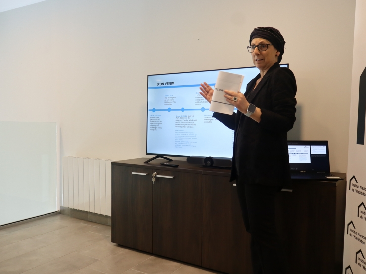 La directora de l'Institut Nacional de l'Habitatge, Marta Alberch,  durant la presentació de l'estudi dels indicadors del Registre d’habitatges de preu assequible, aquest dijous al matí.
 