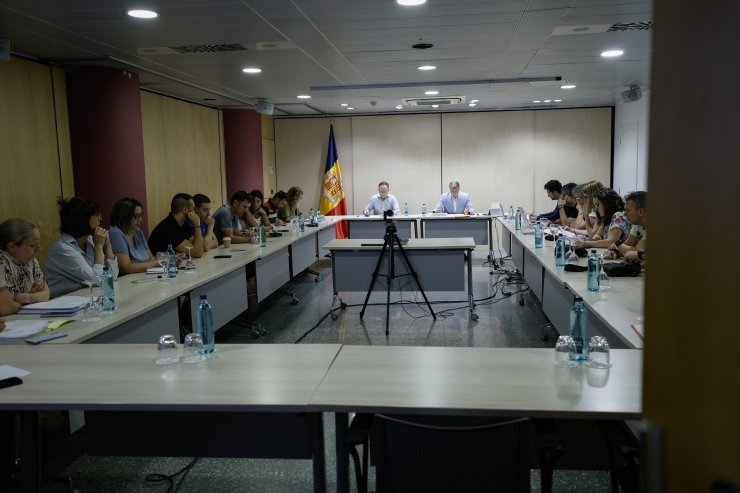 Un moment de la trobada entre els sindicats i el Govern.