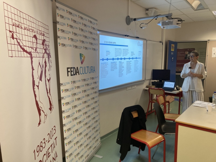 La directora de l’Institut Nacional de l’Habitatge, Marta Alberch, durant la seva ponència.