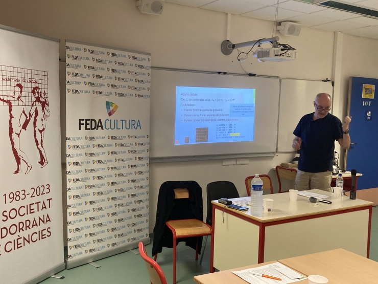 El professor d’enginyeria, Alan Ward, durant la seva intervenció.