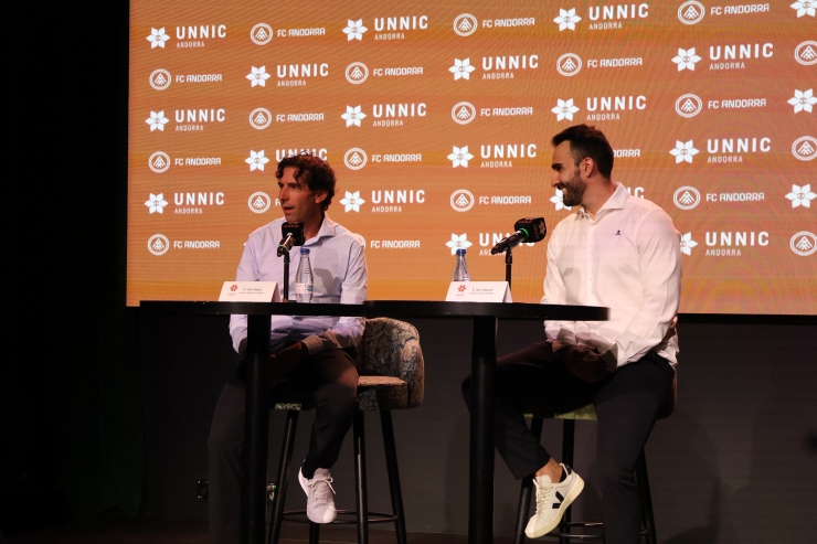 Un moment de la roda de premsa de presentació del conveni entre l'FC Andorra i Unnic.