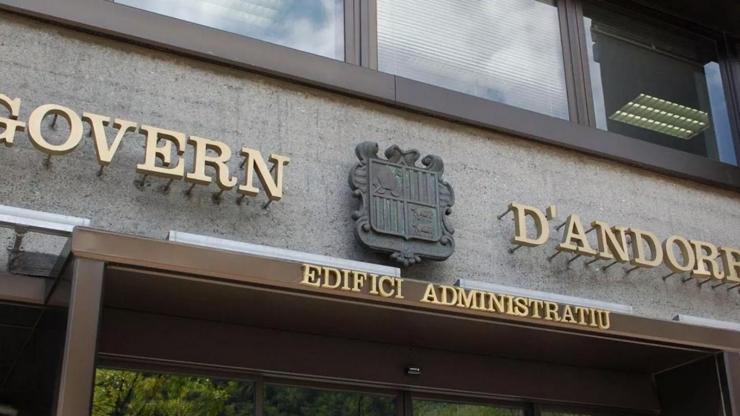 L'entrada a l'edifici administratiu del Govern.