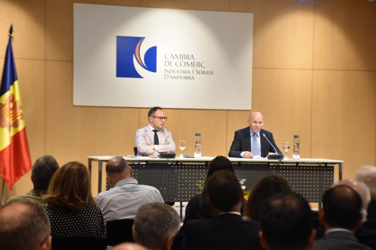 El president de la Cambra de Comerç, Josep M. Mas, i el cap de Govern, Xavier Espot.