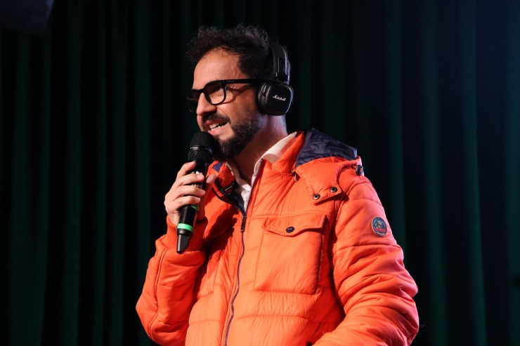 El monologuista i imitador, Edu Mutante, durant la presentació.