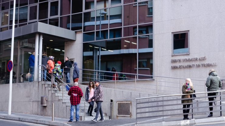 Persones al Servei d'Immigració.