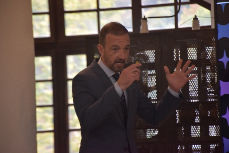 El ministre de Turisme i Comerç, Jordi Torres, durant la presentació.