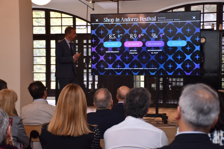 El ministre de Turisme i Comerç, Jordi Torres, durant la presentació.