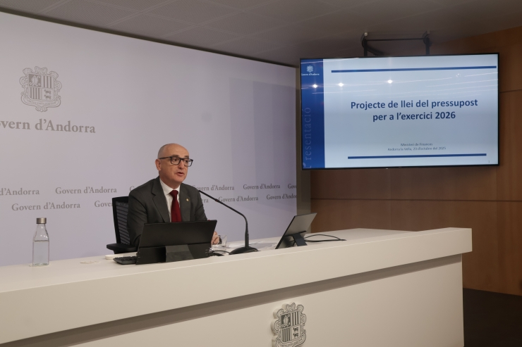 El ministre de Finances, Ramon Lladós, durant la roda de premsa per explicar el projecte de llei de pressupost del 2026.
 