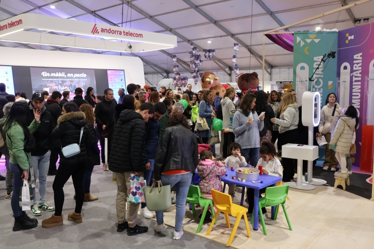 Visitants de la fira quan falta mitja hora perquè l'esdeveniment abaixi el taló.