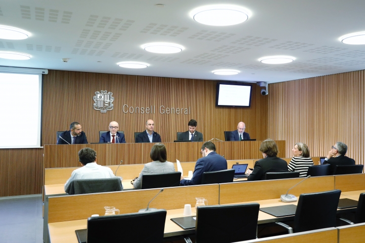 Una compareixença del ministre de Finances, Ramon Lladós, davant la comissió legislativa de Finances i Pressupost.
 