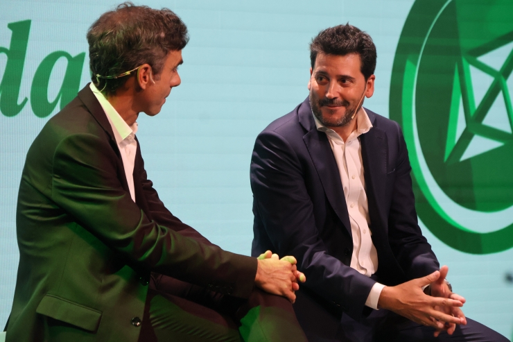 El moderador i economista Javier Molina, expert en actius digitals i col·laborador econòmic a El Confidencial, i el director de Tecnologia i Seguretat de Creand Crèdit Andorrà, Albert Santisteve.