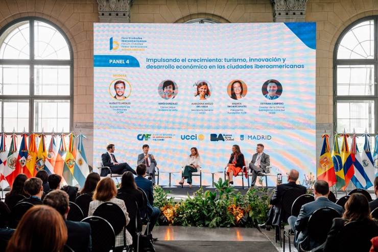 Un moment de la intervenció del cònsol major d'Andorra la Vella, Sergi González, en la XXI assemblea general de la UCCI.