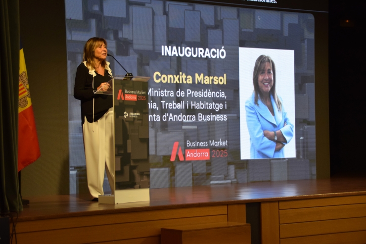 La ministra de Presidència, Economia, Treball i Habitatge i presidenta d’Andorra Business, Conxita Marsol, fent la presentació de l'Andorra Business Market 2025.