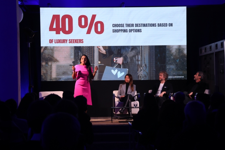 La CEO i experta en turisme regeneratiu, Dra. Aradhana Khowala, durant la presentació de 'Hacking the premium'.