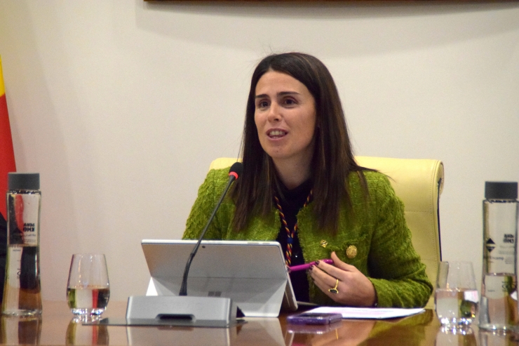 La cònsol major d'Encamp, Laura Mas, en sessió de consell de comú.