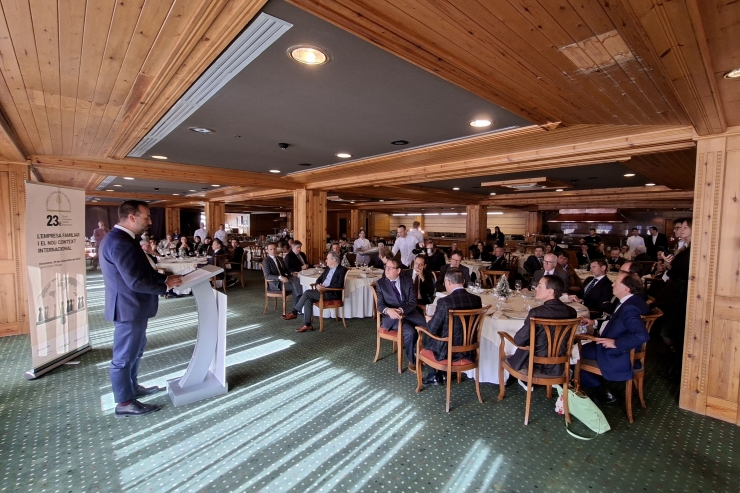 El president de l'Empresa Familiar Andorrana, Daniel Armengol, fent el tradicional discurs abans del dinar en el fòrum de l'EFA.