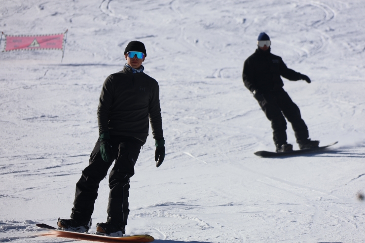 Un surfista de neu al NeuFest.