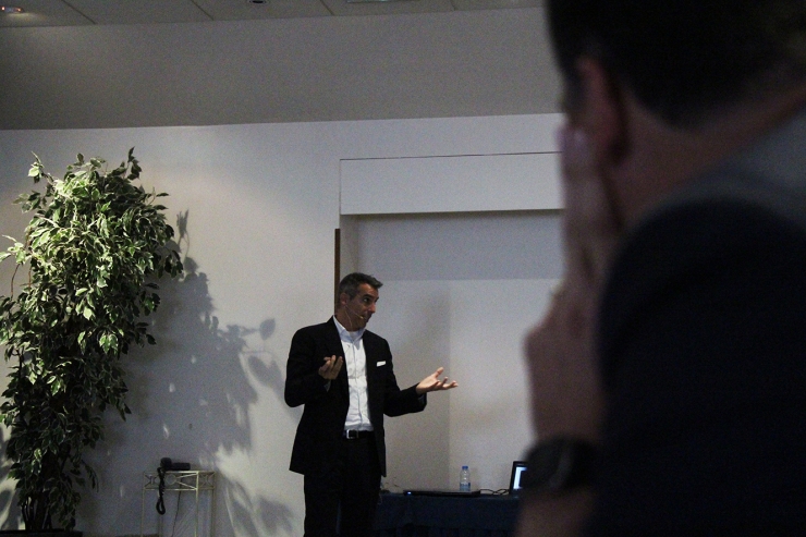 El director de Seguretat i Control d'Andorra Telecom, Cèsar Marquina, durant la ponència.
 