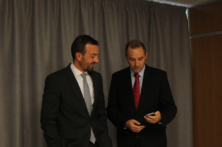 El president del consell d'administració d'Andorra Telecom, Jordi  Torres, i el director general, Jordi Nadal, moments abans de la roda de premsa.