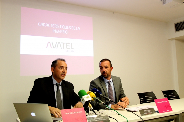 El director general d'Andorra Telecom, Jordi Nadal, i el president del consell d'administració de la companyia, Jordi Torres, expliquen l'operació.