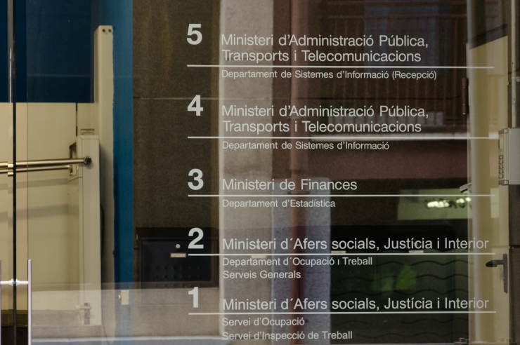 Una imatge de l'entrada a l'edifici on es troba el Servei d'Ocupació.