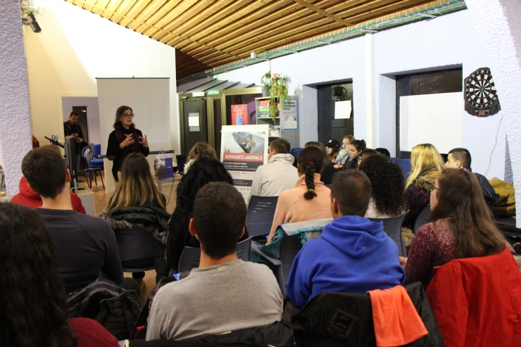 La xerrada ha comptat amb una cinquantena de joves.