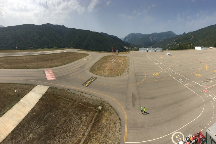 Una vista general de l'aeroport d'Andorra-la Seu d'Urgell.