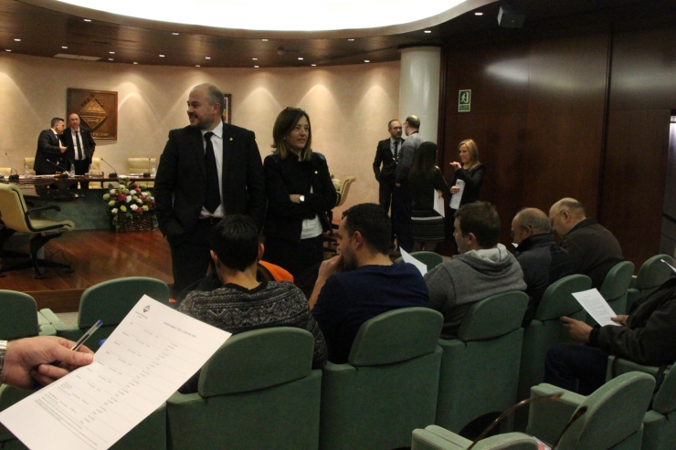 Celebració de l'arrendament dels cortons a la sessió de consell del comú d'Encamp, aquest dilluns a la tarda.