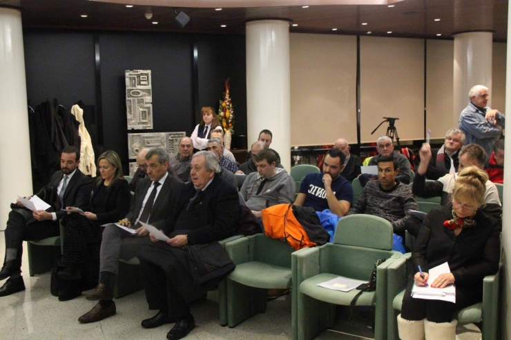 Celebració de l'arrendament dels cortons a la sessió de consell del comú d'Encamp, aquest dilluns a la tarda.