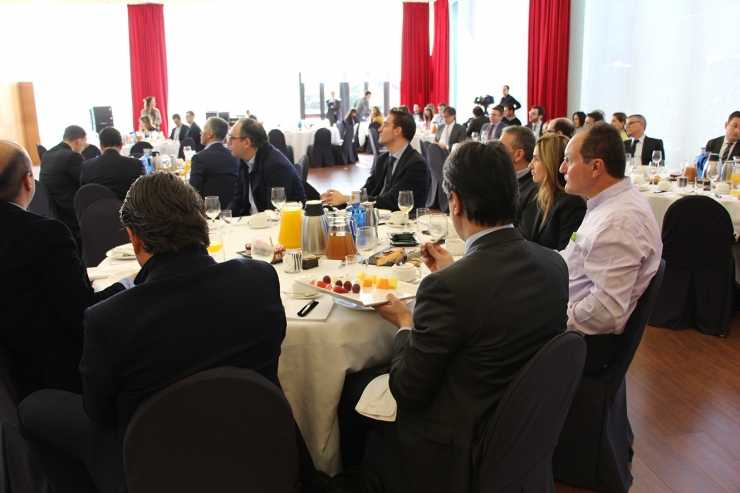 Diversos assistents a la conferència d'aquest divendres sobre 'Principals vehicles de diferiment d'estalvi per a clients de banca privada'.