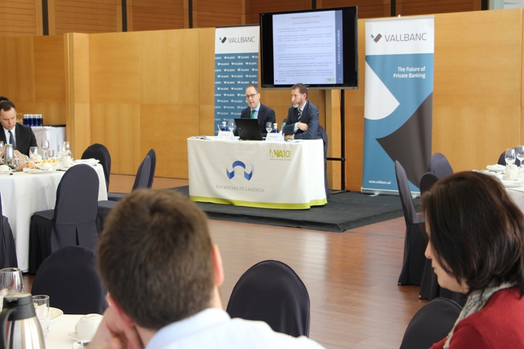 Un moment de la ponència dels advocats i socis del bufet Cases&Lacambra, Jose María Alfin (esquerra) i Marc Ambrós.