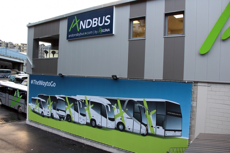 Vista posterior de la nova base operativa d'Andbus.