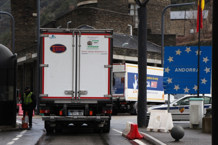 Els serveis mínims de la duana realitzen aquest dijous i divendres vaga de zel, és a dir, revisen tots els vehicles i transportistes.