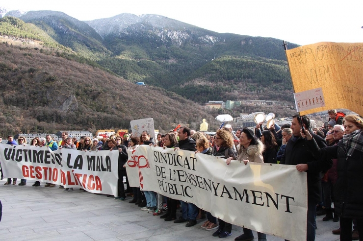 La protesta dels treballadors de l'administració pública aquest dijous a la tarda al davant del Consell General.