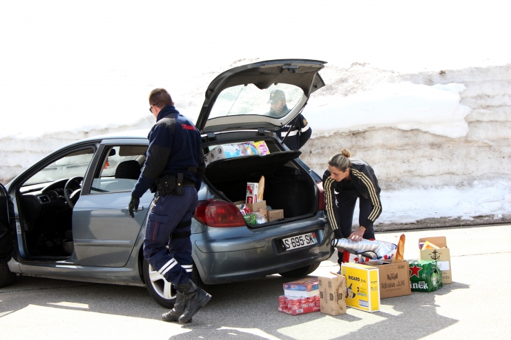 Controls conjunts francesos i andorrans a la duana francoandorrana del Baladrà.