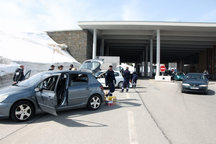 Controls conjunts francesos i andorrans a la duana francoandorrana del Baladrà.