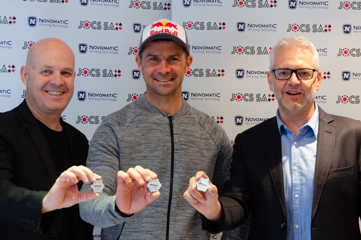 El conseller delegat de Jocs SA, Marc Martos, el pilot Cyril Després, i el president de Jocs SA, Ventura Espot.