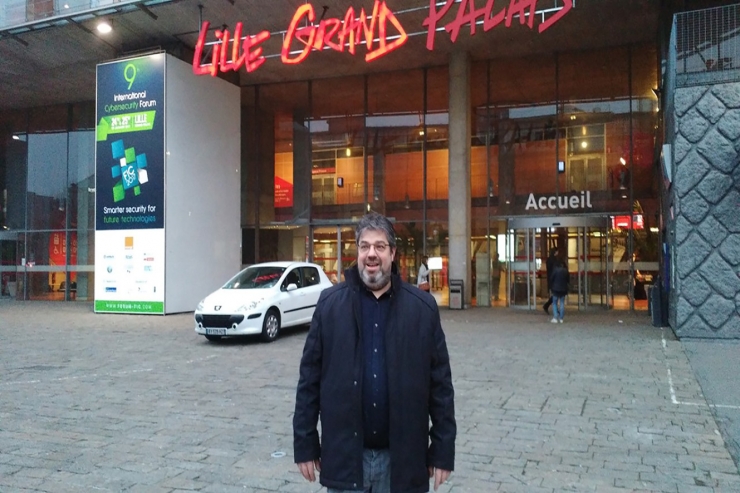 Jacques Gascuel, creador de Freemindtronic, al saló de ciberseguretat de Lille.