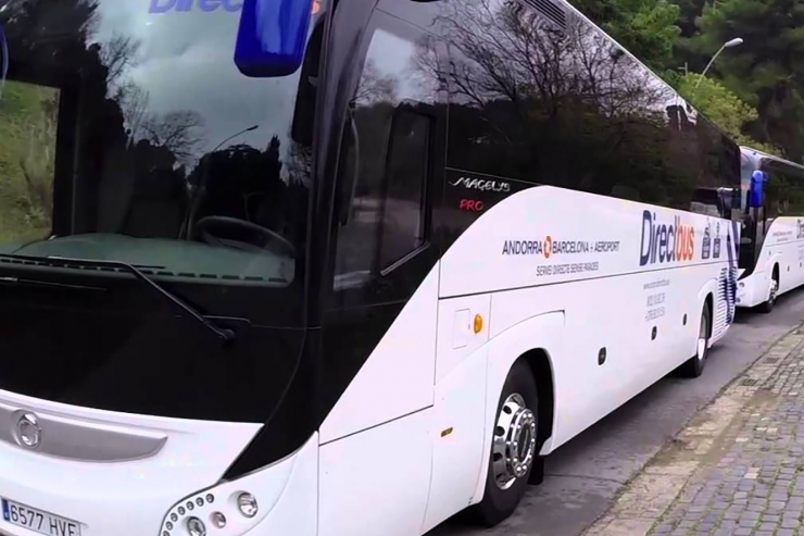 El Grup Julià explota la línia d'autobusos Directbus.