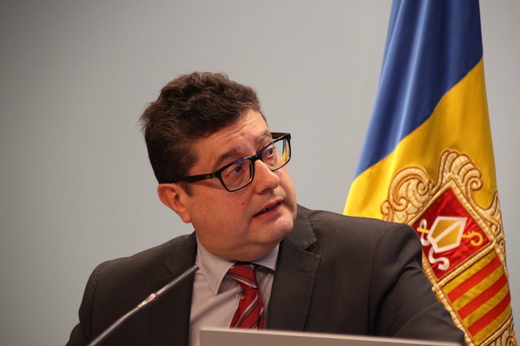El cap de la Unitat d'Intel·ligència Financera d'Andorra, Carles Fiñana, durant la roda de premsa d'aquest dijous.