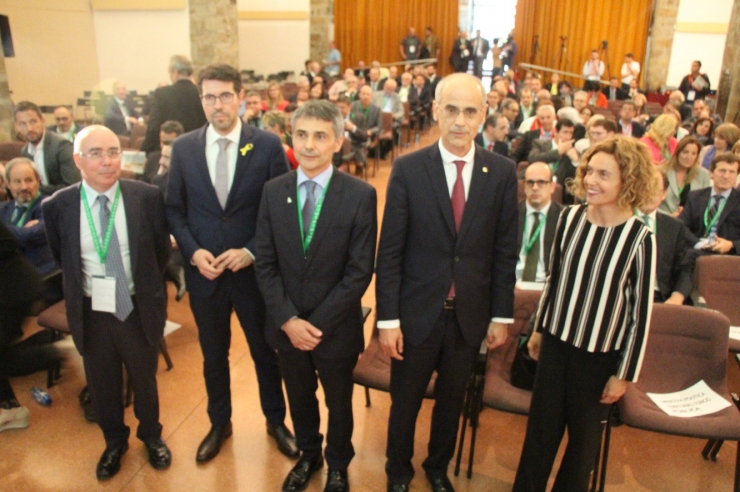 Foto de les autoritats a la cloenda de la Jornada Empresarial al Pirineu.